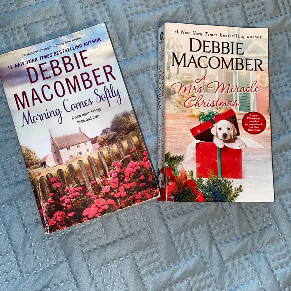 Debbie Macomber 2 book lot soft A Mrs Miracle Christmas & Morning Comes Softly